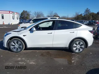 2022 Tesla Model Y Long Range with VIN 7SAYGDEE2NF440548, listed as a IAAI auction lot 41360276 with 19,714 mi miles and . Bid and sale history available at carsss.com. Image 14.