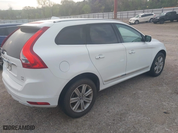 2016 Volvo XC60 T5 Platinum with VIN YV4612RM2G2788557, listed as a IAAI auction lot 41893917 with 95,257 mi miles. Bid and sale history available at carsss.com. Image 4.