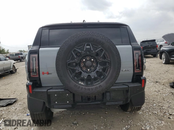 2024 GMC Hummer EV 2X z VIN 1GKB0NDE3RU110966, wystawiony jako Copart lot #79210474 z przebiegiem 3569 mil mil oraz Szkody całkowita. Historia ofert i sprzedaży dostępna na DreamBid. Obrazek 6.