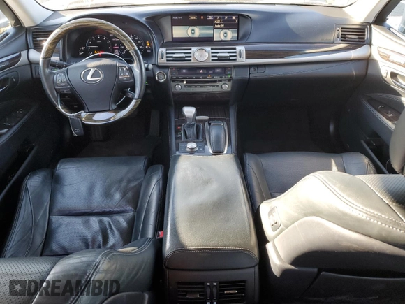 2015 Lexus LS 460 z VIN JTHCL5EF8F5024667, wystawiony jako Copart lot #45988755 z przebiegiem 113 543 mil mil oraz Czysty tytuł • Clean title. Historia ofert i sprzedaży dostępna na DreamBid. Obrazek 8.