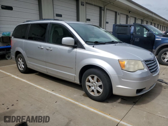 2010 Chrysler Town & Country Touring z VIN 2A4RR5D10AR273535, wystawiony jako Copart lot #54356665 z przebiegiem 238 132 mil mil oraz Szkoda całkowita • Salvage title. Historia ofert i sprzedaży dostępna na DreamBid. Obrazek 4.