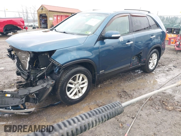 2015 Kia Sorento LX with VIN 5XYKTDA67FG605596, listed as a IAAI auction lot 41501271 with 95,122 mi miles. Bid and sale history available at carsss.com. Image 2.