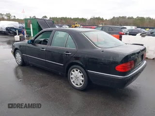 1996 Mercedes-Benz E-Class with VIN WDBJF55F0TJ007170, listed as a IAAI auction lot 41147514 with 122,044 mi miles. Bid and sale history available at carsss.com. Image 3.
