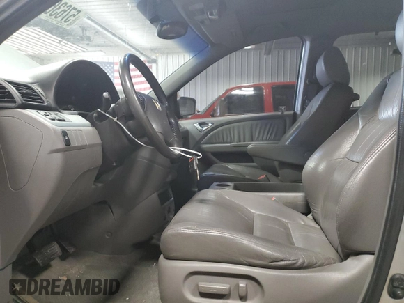 2008 Honda Odyssey EX-L z VIN 5FNRL38768B025497, wystawiony jako Copart lot #57636525 z przebiegiem 179 568 mil mil oraz Nie do naprawy • Non repairable. Historia ofert i sprzedaży dostępna na DreamBid. Obrazek 7.