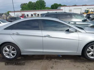 2011 Hyundai Sonata Limited z VIN 5NPEC4AC7BH079458, wystawiony jako IAAI lot #42083372 z przebiegiem 105 683 mil mil oraz . Historia ofert i sprzedaży dostępna na DreamBid. Obrazek 13.