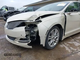 2014 Lincoln MKZ z VIN 3LN6L2G95ER808560, wystawiony jako IAAI lot #42288383 z przebiegiem 97 298 mil mil oraz . Historia ofert i sprzedaży dostępna na DreamBid. Obrazek 6.