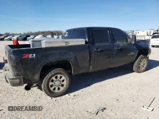 2009 GMC Sierra 2500HD SLT z VIN 1GTHK63639F186370, wystawiony jako Copart lot #46929955 z przebiegiem 268 663 mil mil oraz Szkoda całkowita • Salvage title. Historia ofert i sprzedaży dostępna na DreamBid. Obrazek 3.