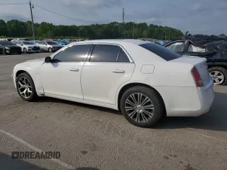 2014 Chrysler 300 S z VIN 2C3CCAGGXEH120747, wystawiony jako Copart lot #54400005 z przebiegiem 135 743 mil mil oraz Szkoda całkowita • Salvage title. Historia ofert i sprzedaży dostępna na DreamBid. Obrazek 2.