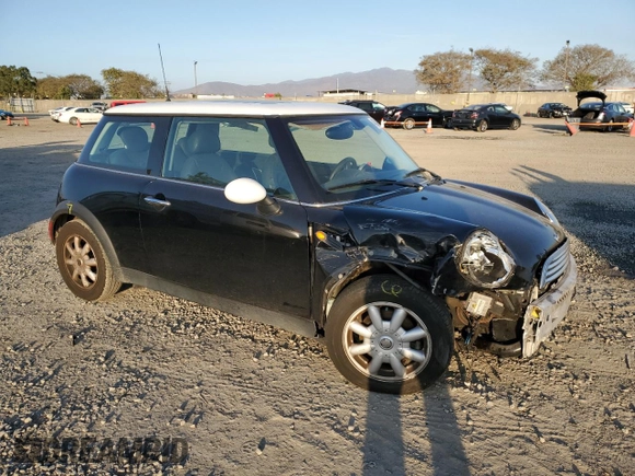 2004 MINI Hardtop with VIN WMWRC33484TJ59008, listed as a Copart auction lot 46003105 with 83,303 mi miles and Salvage Title. Bid and sale history available at DreamBid. Image 4.