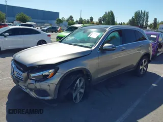 2019 Mercedes-Benz GLC 300 z VIN WDC0G4KB9KF606523, wystawiony jako IAAI lot #42301376 z przebiegiem 61 961 mil mil oraz . Historia ofert i sprzedaży dostępna na DreamBid. Obrazek 17.