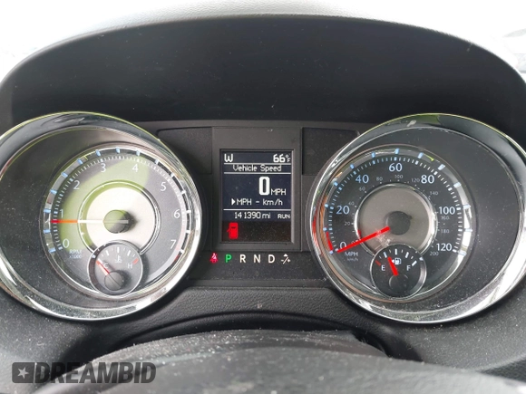 2015 Chrysler Town & Country Touring-L with VIN 2C4RC1CG9FR573863, listed as a IAAI auction lot 42036034 with 141,390 mi miles. Bid and sale history available at carsss.com. Image 7.