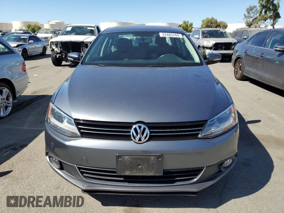 2011 Volkswagen Jetta SEL с VIN 3VWGX7AJXBM320093, выставлен на аукционе Copart как лот 72485144 с пробегом 102 800 миль миль и Списание • Salvage title. История ставок и продаж доступна на DreamBid. Изображение 5.