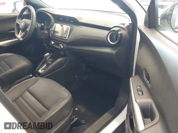 2019 Nissan Kicks SR with VIN 3N1CP5CU7KL538238, listed as a IAAI auction lot 41688621 with 40,142 mi miles. Bid and sale history available at carsss.com. Image 5.