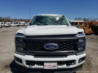 2023 Ford F-350 с VIN 1FT8X3BA8PED14174, выставлен на аукционе Copart как лот 49253055 с пробегом 18 153 миль миль и Списание • Salvage title. История ставок и продаж доступна на DreamBid. Изображение 5.