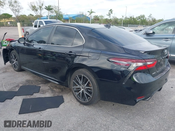 2021 Toyota Camry SE Nightshade with VIN 4T1G11AK2MU471174, listed as a IAAI auction lot 41740546 with 77,037 mi miles. Bid and sale history available at carsss.com. Image 3.