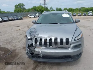 2017 Jeep Cherokee Latitude z VIN 1C4PJMCB0HW632246, wystawiony jako IAAI lot #42529014 z przebiegiem 267 091 mil mil oraz . Historia ofert i sprzedaży dostępna na DreamBid. Obrazek 12.