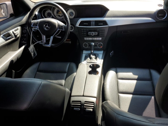 2014 Mercedes-Benz C 300 Sport z VIN WDDGF8AB1EA929598, wystawiony jako Copart lot #57787774 z przebiegiem 115 671 mil mil oraz Szkoda całkowita • Salvage title. Historia ofert i sprzedaży dostępna na DreamBid. Obrazek 8.
