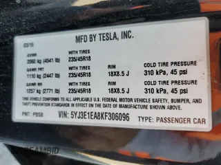 2019 Tesla Model 3 Mid Range z VIN 5YJ3E1EA8KF306096, wystawiony jako Copart lot #54790755 z przebiegiem 170 775 mil mil oraz Szkody całkowita. Historia ofert i sprzedaży dostępna na DreamBid. Obrazek 12.