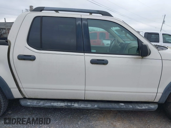 2010 Ford Explorer Sport Trac XLT z VIN 1FMEU3BE3AUA02528, wystawiony jako IAAI lot #41940283 z przebiegiem 96 049 mil mil oraz . Historia ofert i sprzedaży dostępna na DreamBid. Obrazek 13.