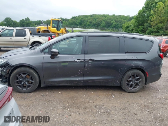 2018 Chrysler Pacifica Limited с VIN 2C4RC1GG4JR295389, выставлен на аукционе IAAI как лот 42330516 с пробегом 127 195 миль миль и . История ставок и продаж доступна на DreamBid. Изображение 14.
