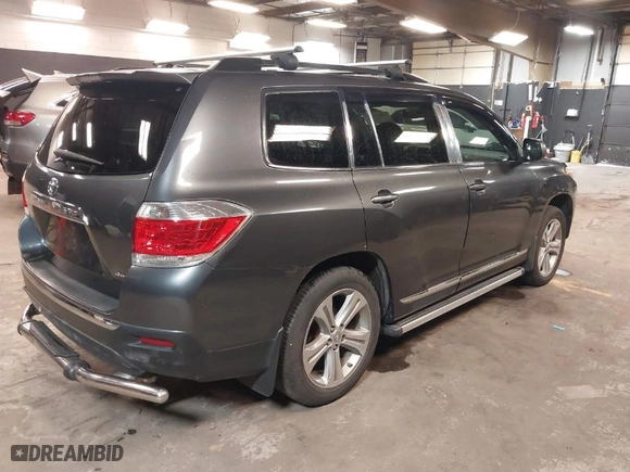 2012 Toyota Highlander with VIN 5TDBK3EH7CS112265, listed as a IAAI auction lot 41923167 with 113,655 mi miles. Bid and sale history available at carsss.com. Image 4.
