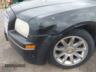 2006 Chrysler 300 Touring z VIN 2C3LA53G36H113174, wystawiony jako IAAI lot #42274652 z przebiegiem 229 422 mil mil oraz . Historia ofert i sprzedaży dostępna na DreamBid. Obrazek 17.