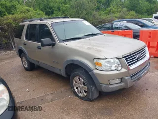 2006 Ford Explorer XLT z VIN 1FMEU63E36UA31339, wystawiony jako IAAI lot #41964806 z przebiegiem 147 109 mil mil oraz . Historia ofert i sprzedaży dostępna na DreamBid. Obrazek 1.