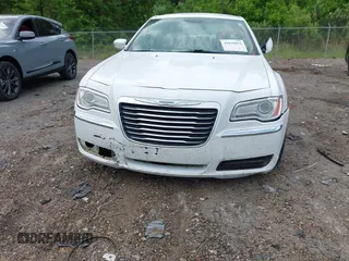 2014 Chrysler 300 z VIN 2C3CCAAG0EH157055, wystawiony jako IAAI lot #42039052 z przebiegiem 197 788 mil mil oraz . Historia ofert i sprzedaży dostępna na DreamBid. Obrazek 6.