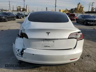 2022 Tesla Model 3 z VIN 5YJ3E1EA5NF360119, wystawiony jako Copart lot #45565655 z przebiegiem 78 088 mil mil oraz Szkoda całkowita • Salvage title. Historia ofert i sprzedaży dostępna na DreamBid. Obrazek 6.