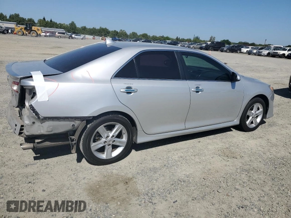 2014 Toyota Camry L with VIN 4T1BF1FK6EU795198, listed as a Copart auction lot 55472475 with 197,996 mi miles and Salvage Title. Bid and sale history available at DreamBid. Image 3.
