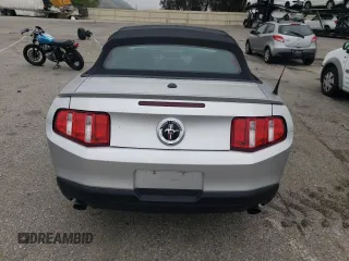 2011 Ford Mustang V6 z VIN 1ZVBP8EM9B5131834, wystawiony jako Copart lot #52545465 z przebiegiem 164 357 mil mil oraz Szkoda całkowita • Salvage title. Historia ofert i sprzedaży dostępna na DreamBid. Obrazek 6.