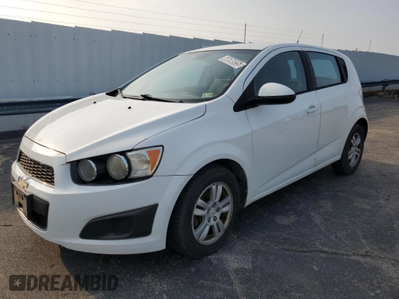 2012 Chevrolet Sonic LS z VIN 1G1JA6SHXC4193688, wystawiony jako Copart lot #60696935 z przebiegiem 413 280 mil mil oraz Czysty tytuł • Clean title. Historia ofert i sprzedaży dostępna na DreamBid. Obrazek 1.