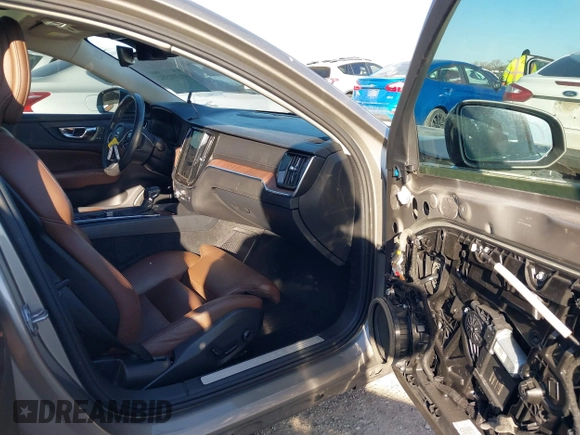 2019 Volvo S60 Inscription with VIN 7JRA22TL9KG001806, listed as a IAAI auction lot 41391582 with 97,189 mi miles. Bid and sale history available at carsss.com. Image 5.