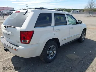 2005 Jeep Grand Cherokee Limited with VIN 1J8HR58235C699098, listed as a IAAI auction lot 41911441 with 123,984 mi miles. Bid and sale history available at carsss.com. Image 4.