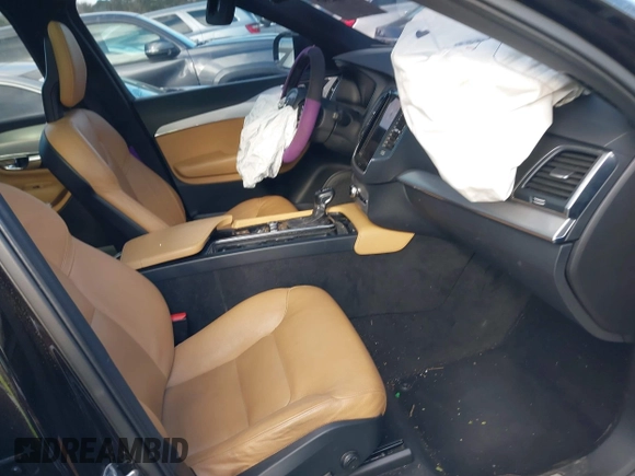2017 Volvo XC90 Momentum с VIN YV4A22PK7H1111553, выставлен на аукционе IAAI как лот 41822397 с пробегом 123 888 миль миль и . История ставок и продаж доступна на DreamBid. Изображение 5.