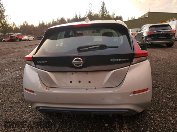 2022 Nissan LEAF S z VIN 1N4AZ1BV1NC560291, wystawiony jako Copart lot #84892854 z przebiegiem 25 484 mil mil oraz Szkoda całkowita • Salvage title. Historia ofert i sprzedaży dostępna na DreamBid. Obrazek 6.