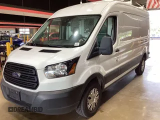 2019 Ford Transit z VIN 1FTYR2CM1KKA32062, wystawiony jako IAAI lot #42596475 z przebiegiem 151 369 mil mil oraz . Historia ofert i sprzedaży dostępna na DreamBid. Obrazek 15.