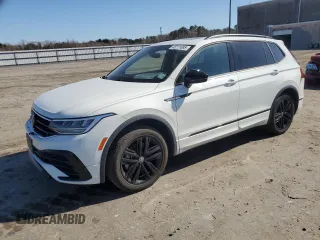 2022 Volkswagen Tiguan SE R-Line Black z VIN 3VV8B7AX5NM094495, wystawiony jako Copart lot #48711895 z przebiegiem 42 336 mil mil oraz Szkody całkowita. Historia ofert i sprzedaży dostępna na DreamBid. Obrazek 1.