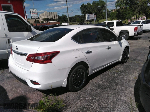 2017 Nissan Sentra SR z VIN 3N1AB7APXHY332812, wystawiony jako IAAI lot #42357841 z przebiegiem 93 378 mil mil oraz . Historia ofert i sprzedaży dostępna na DreamBid. Obrazek 4.