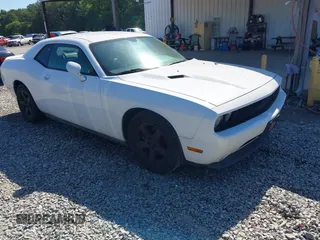 2013 Dodge Challenger SXT z VIN 2C3CDYAG9DH662810, wystawiony jako IAAI lot #42328771 z przebiegiem 133 059 mil mil oraz . Historia ofert i sprzedaży dostępna na DreamBid. Obrazek 1.