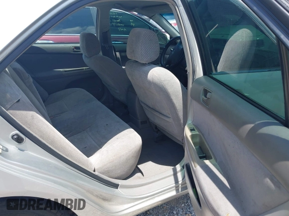 2002 Toyota Camry XLE z VIN 4T1BF32K42U531992, wystawiony jako IAAI lot #42294926 z przebiegiem 294 929 mil mil oraz . Historia ofert i sprzedaży dostępna na DreamBid. Obrazek 8.