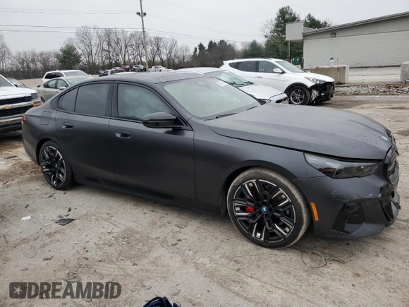 2024 BMW i5 M60 z VIN WBY43FK05RCR32052, wystawiony jako Copart lot #85559624 z przebiegiem 5 913 mil mil oraz Nie do naprawy • Non repairable. Historia ofert i sprzedaży dostępna na DreamBid. Obrazek 4.
