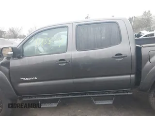 2012 Toyota Tacoma z VIN 3TMLU4EN9CM095110, wystawiony jako IAAI lot #41935207 z przebiegiem 177 543 mil mil oraz . Historia ofert i sprzedaży dostępna na DreamBid. Obrazek 14.
