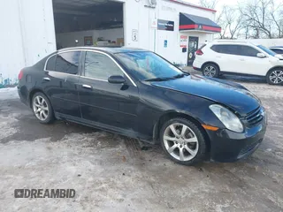 2005 Infiniti G35 with VIN JNKCV51F45M300332, listed as a IAAI auction lot 41319734 with 121,328 mi miles. Bid and sale history available at carsss.com. Image 1.