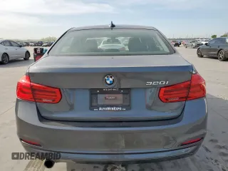 2018 BMW 3 Series 320i z VIN WBA8A9C55JAH14312, wystawiony jako Copart lot #49729535 z przebiegiem 54 867 mil mil oraz Czysty tytuł • Clean title. Historia ofert i sprzedaży dostępna na DreamBid. Obrazek 6.