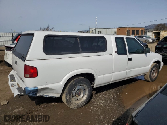 1997 GMC Sonoma SLS with VIN 1GTCS19X7V8517253, listed as a Copart auction lot 43829035 with 102,976 mi miles and Salvage Title. Bid and sale history available at DreamBid. Image 3.