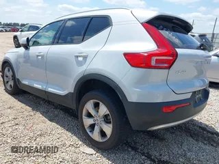 2021 Volvo XC40 Momentum z VIN YV4AC2HK4M2486512, wystawiony jako IAAI lot #42252265 z przebiegiem 56 397 mil mil oraz . Historia ofert i sprzedaży dostępna na DreamBid. Obrazek 3.