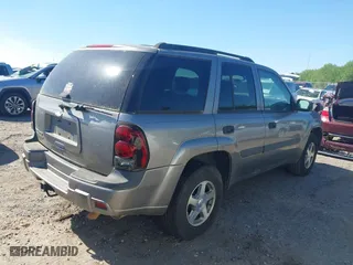 2005 Chevrolet TrailBlazer LS with VIN 1GNDS13S152161295, listed as a IAAI auction lot 42049285 with 188,208 mi miles. Bid and sale history available at carsss.com. Image 4.