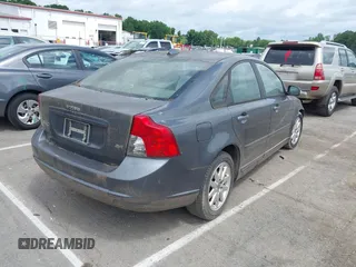 2008 Volvo S40 2.4L с VIN YV1MS382682388753, выставлен на аукционе IAAI как лот 42399969 с пробегом 198 879 миль миль и . История ставок и продаж доступна на DreamBid. Изображение 4.