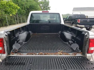 2011 Ford Ranger XL z VIN 1FTKR1ED9BPA34948, wystawiony jako Copart lot #60125705 z przebiegiem 123 083 mil mil oraz Czysty tytuł • Clean title. Historia ofert i sprzedaży dostępna na DreamBid. Obrazek 10.